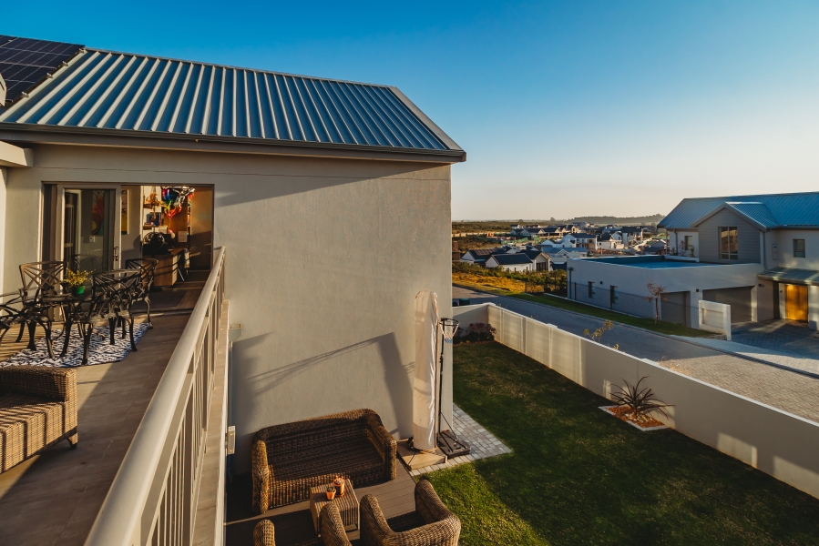 5 Bedroom Property for Sale in Kingswood Golf Estate Western Cape
